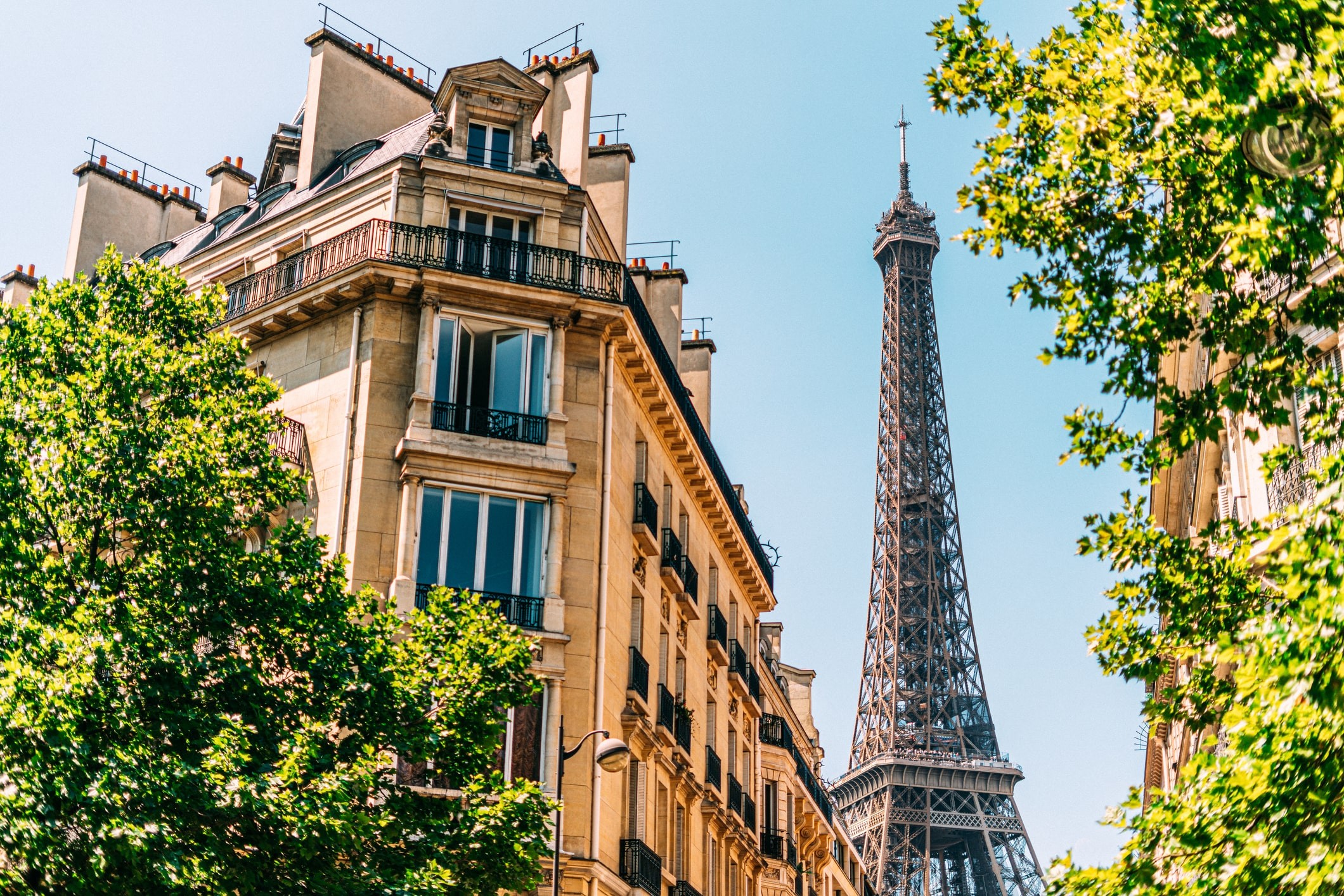 Cheap Flights From undefined To Paris